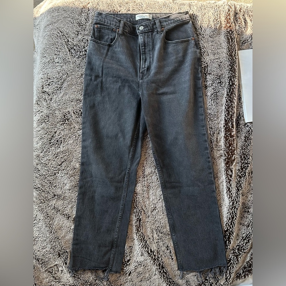 Abercrombie and Fitch Jeans - The 90’s Straight Ultra High Rise (size 29 / 8 R)